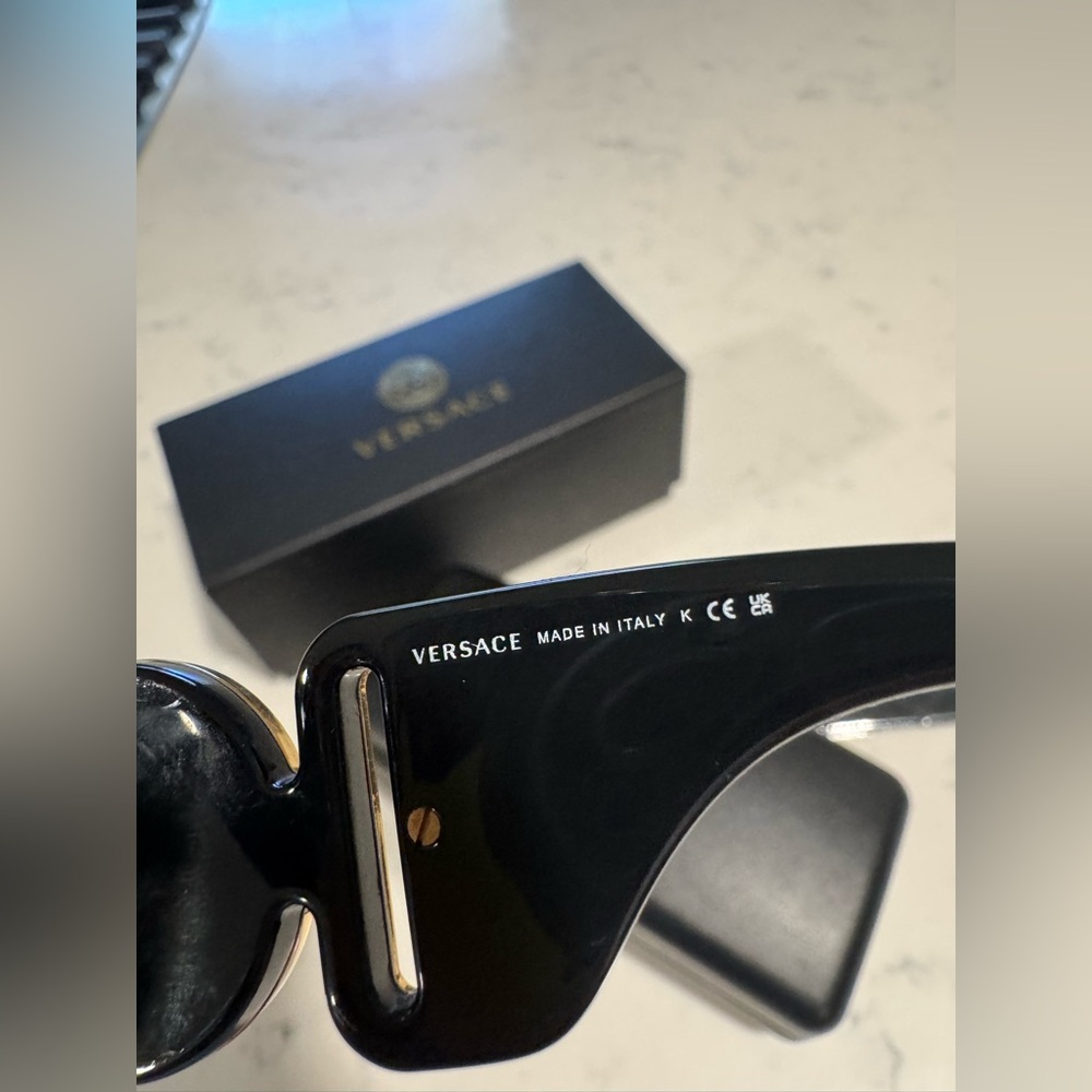 ONE DAY SALE✨
SALE✨Versace Black and Gold Sunglasses Modern Design - Picture 10 of 16